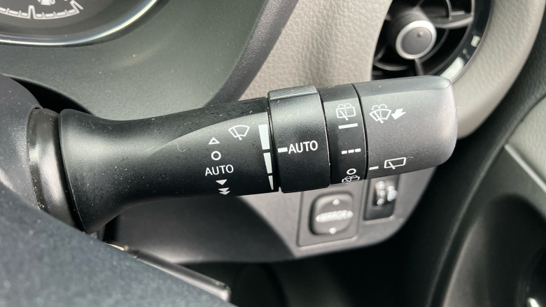 Toyota Yaris 1.5 VVT-i Icon Tech 5dr Petrol Hatchback